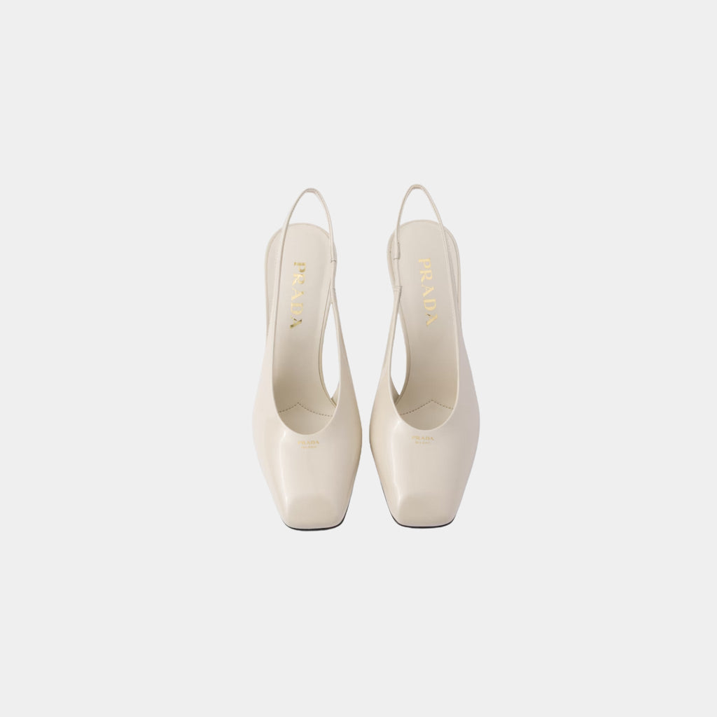 Оригінальна Patent Leather Slingback Pumps With Bound Leather Heel Prada – вид ззаду