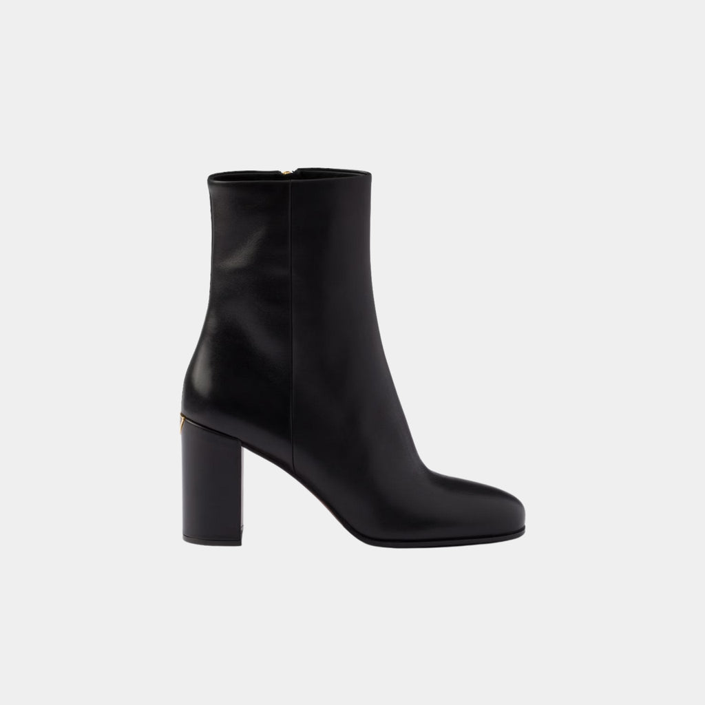 Оригінальна Leather High Heeled Booties Prada – боковий вид
