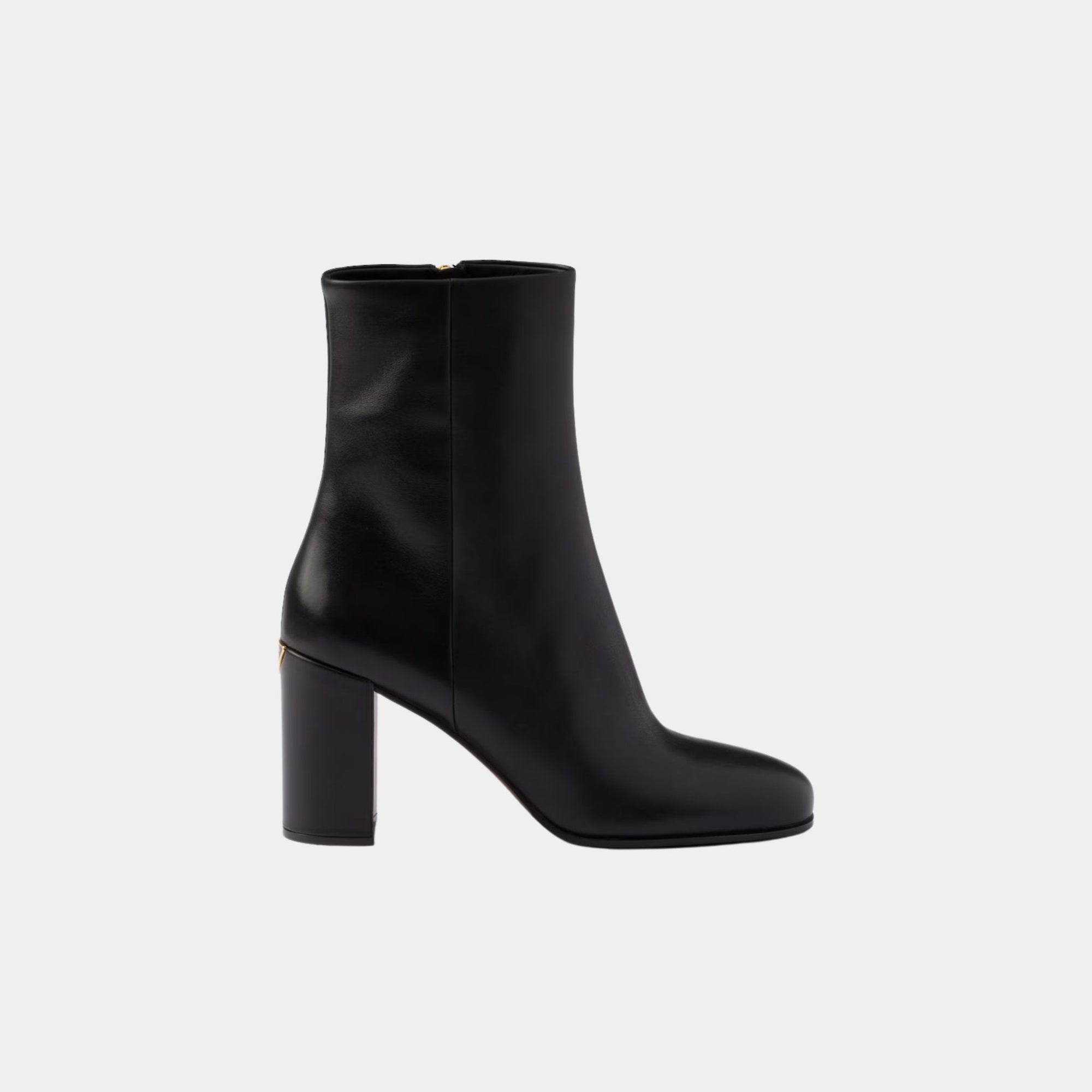 Оригінальна Leather High Heeled Booties Prada – боковий вид
