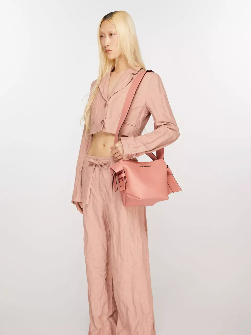 Оригінальна Musubi Mini Shoulder Bag Acne studios – боковий вид