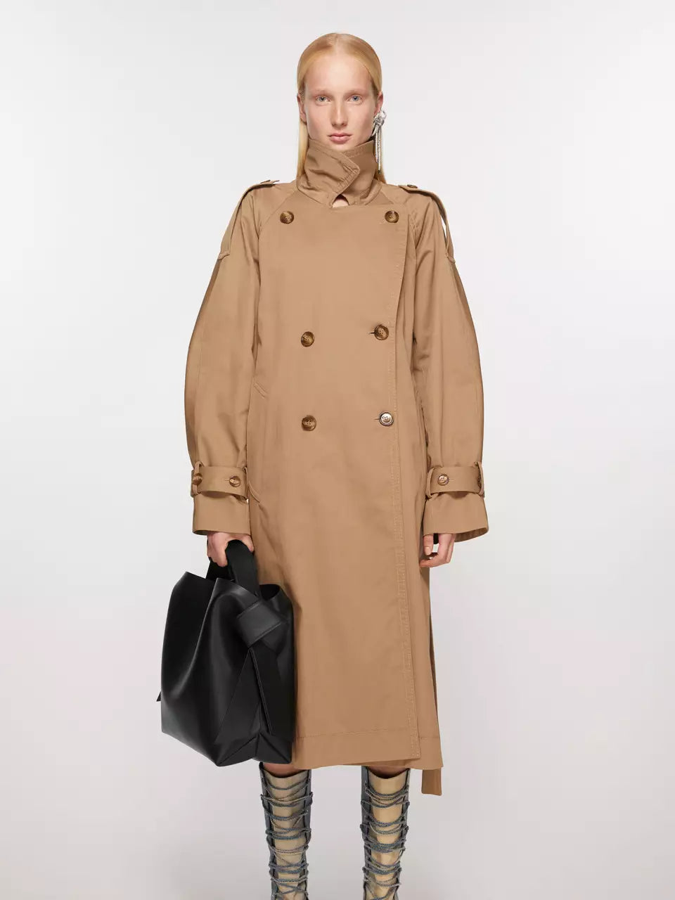 Оригінальна M Musubi Shoulder Bag Acne studios – боковий вид