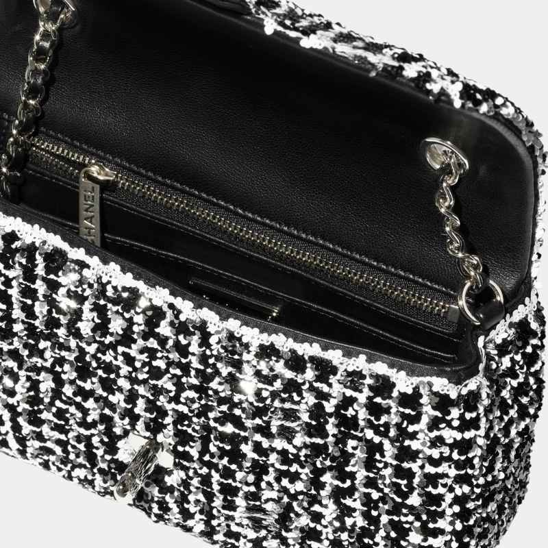 Оригінальна Small Flap Bag Cruise 2024 Chanel – вид ззаду