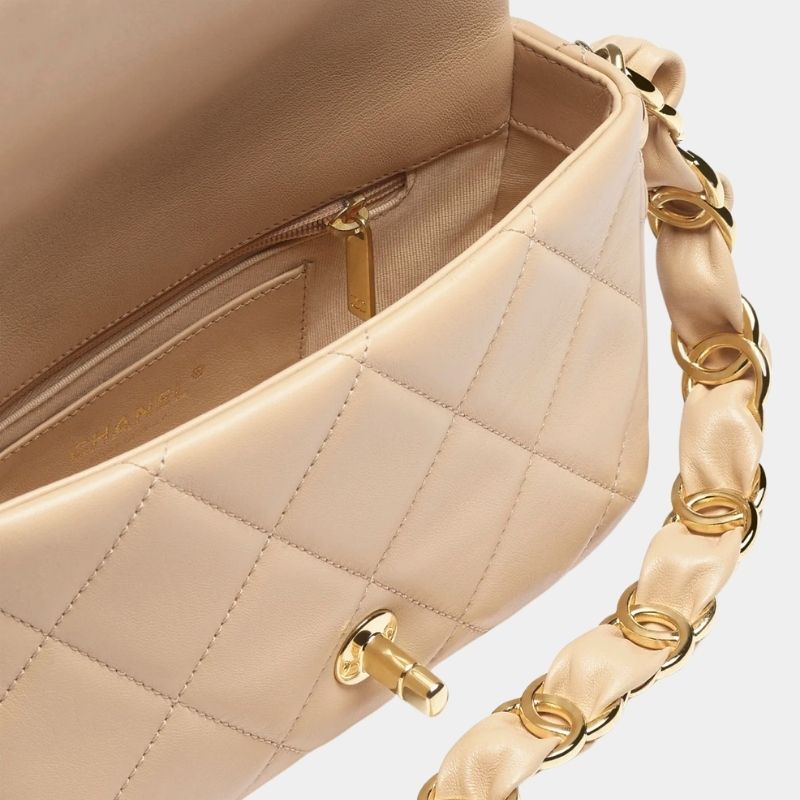 Оригінальна Small Flap Bag Fall-Winter 2024 Chanel – детальний вид