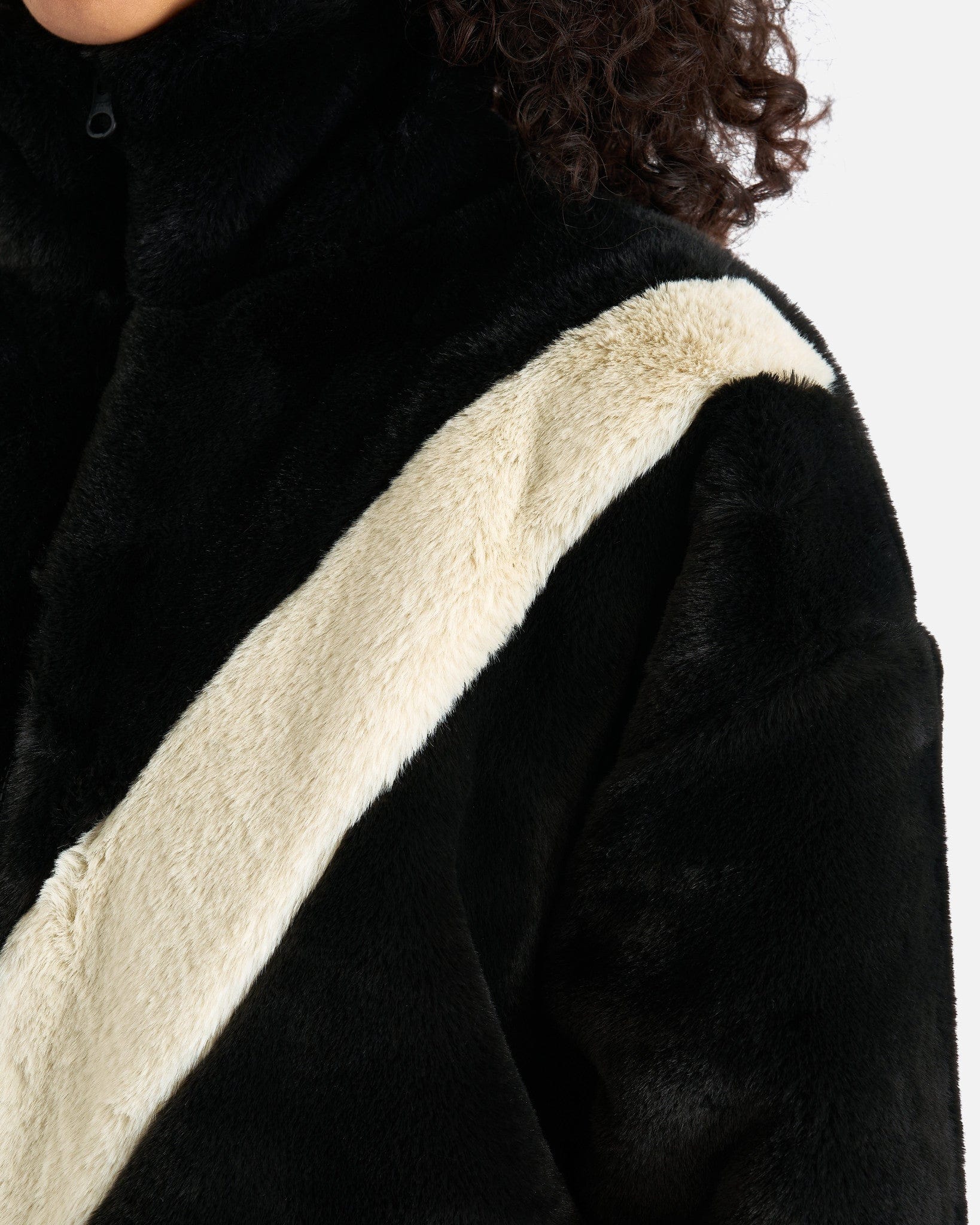 Sportswear Swoosh Faux Fur Jacket In Black Nike оригінал – Купити в Україні – збільшений вид