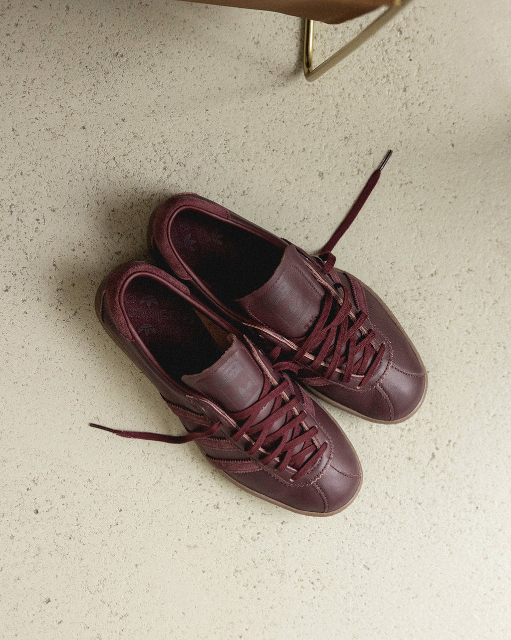 Оригінальна Tobacco Adidas – вид ззаду