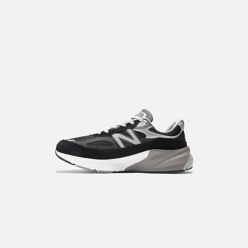 Wmns 990 V6 Black New balance – Гарантія оригінальності – вид ззаду