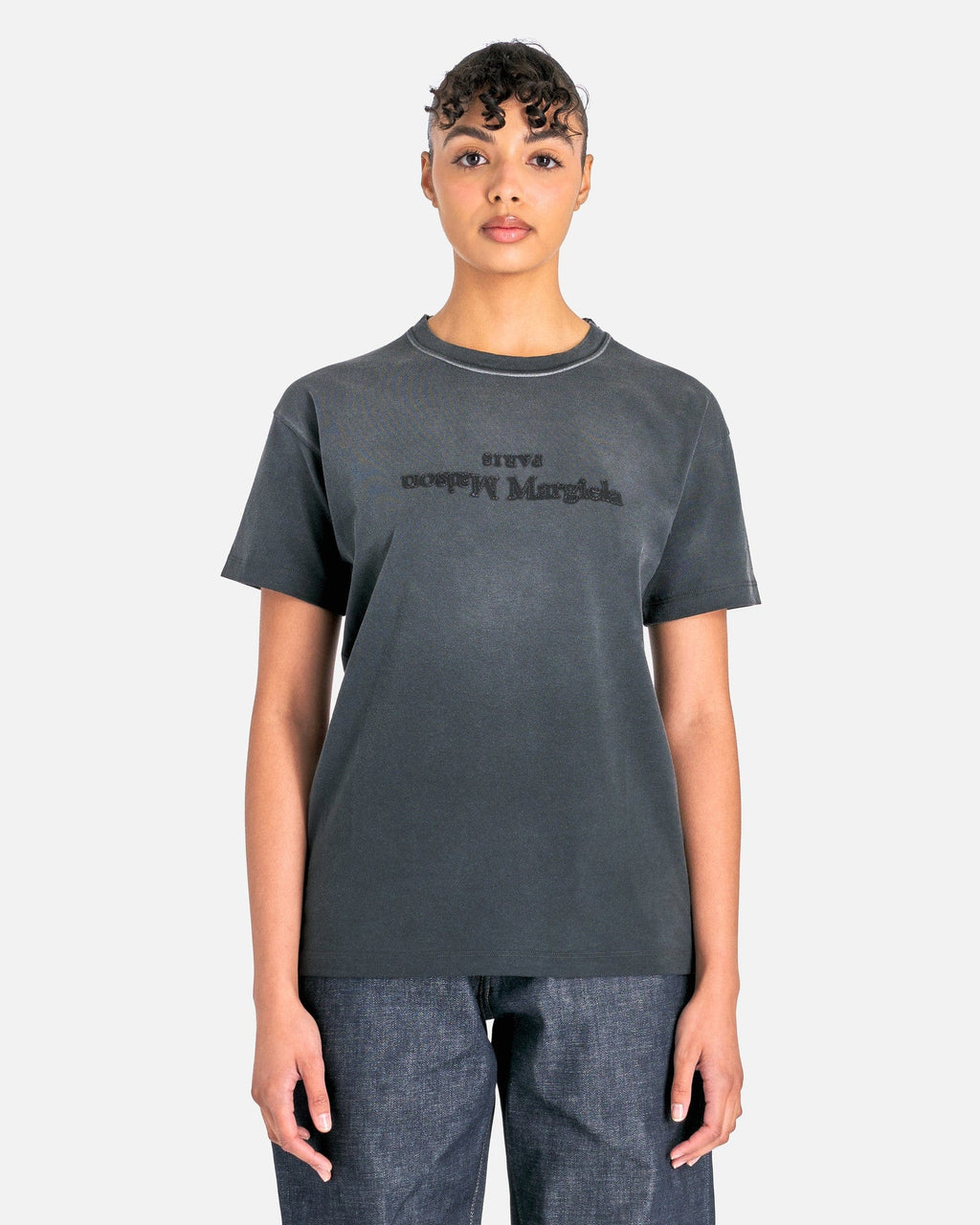 Womens Reverse Logo T-Shirt In Washed Black Maison margiela оригінал – Купити в Україні – боковий вид
