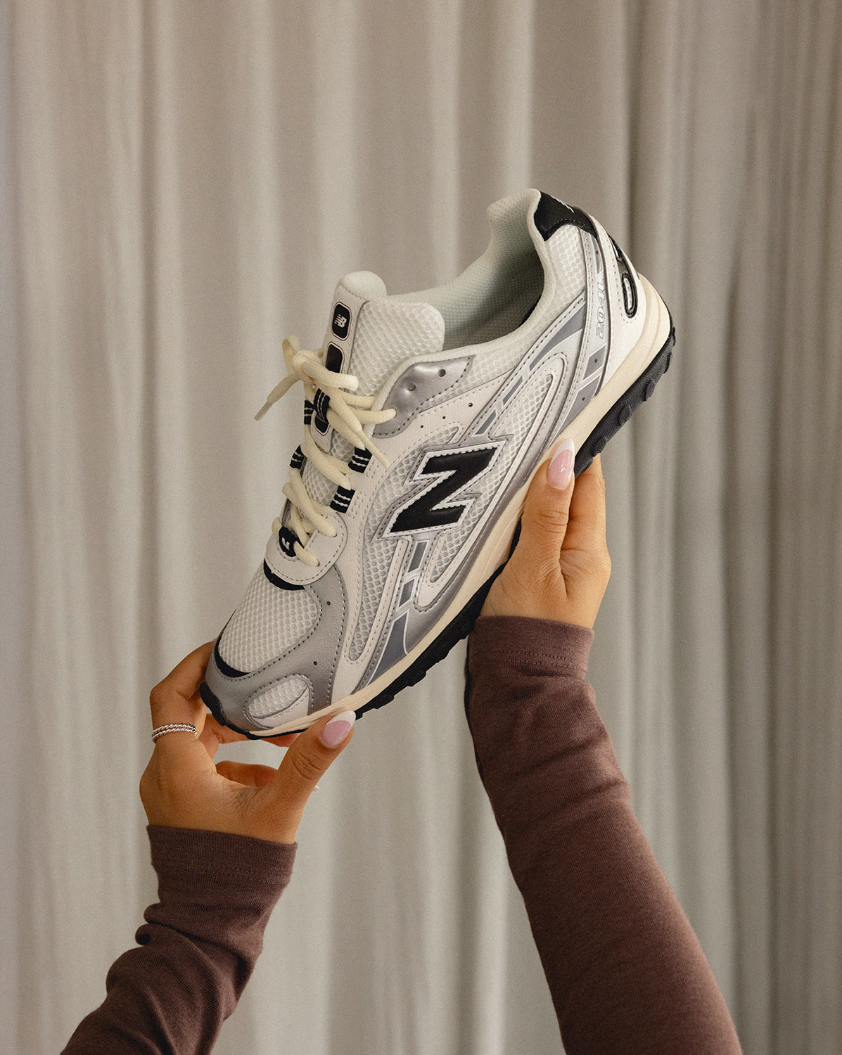 Оригінальна 204l New balance – вид ззаду